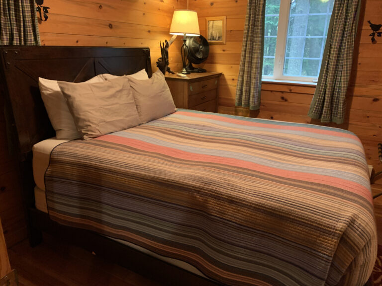 Frenchie's Queen bedroom #1